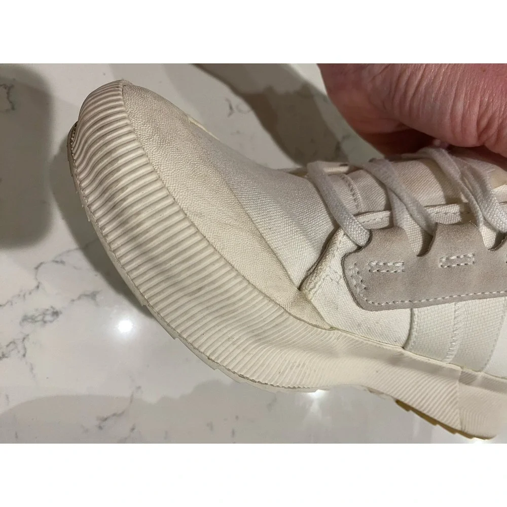 Sorel Women's Out N About III Low Waterproof Sneakers Sea‎ Salt / Chalk - Size 9
